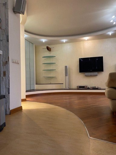 Продажа 4 кімнатної квартири на вулиця Гребінки 9
