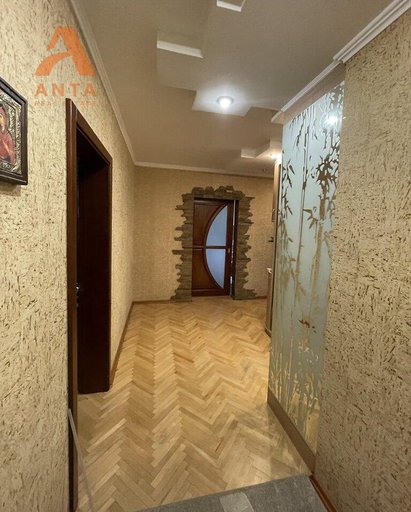 Продажа 3 кімнатної квартири на Ягеллонська вулиця 7
