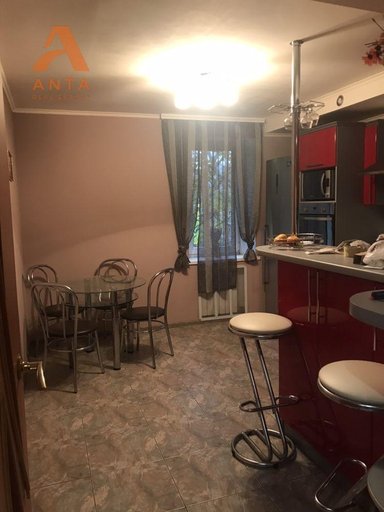 Продажа 3 кімнатної квартири на Новопирогівська вулиця 31