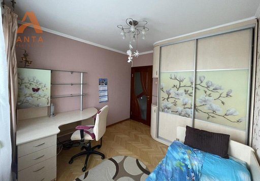 Продажа 3 кімнатної квартири на Ягеллонська вулиця 7