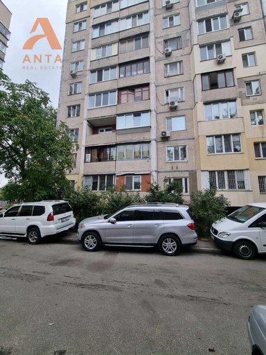 Продажа 1 кімнатної квартири на улица Строителей 13