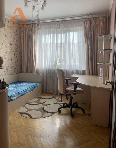 Продажа 3 кімнатної квартири на Ягеллонська вулиця 7