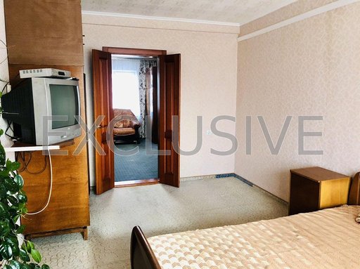 Продажа 3 кімнатної квартири на Ялинковий провулок 13