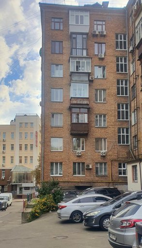 Продажа 3 кімнатної квартири на улица Академика Доброхотова 6
