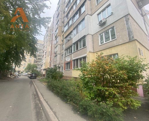 Продажа 1 кімнатної квартири на улица Строителей 13