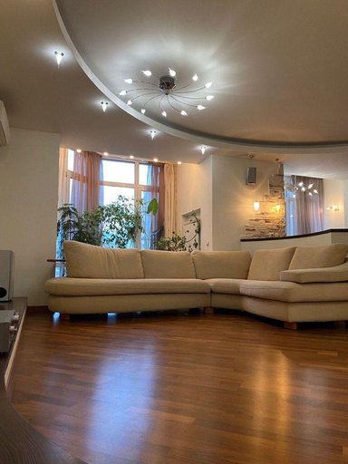 Продажа 4 кімнатної квартири на вулиця Гребінки 9