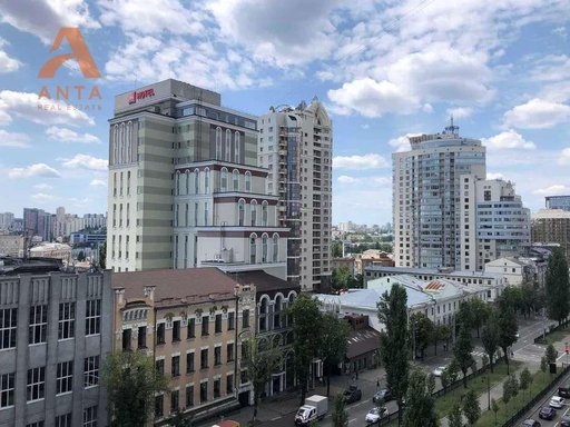 Продажа 1 кімнатної квартири на вулиця Богдана Хмельницького 45