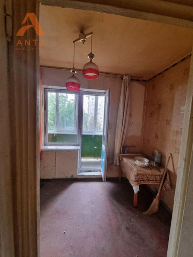 Продажа 1 кімнатної квартири на улица Строителей 13