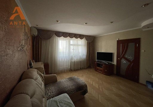 Продажа 3 кімнатної квартири на Ягеллонська вулиця 7