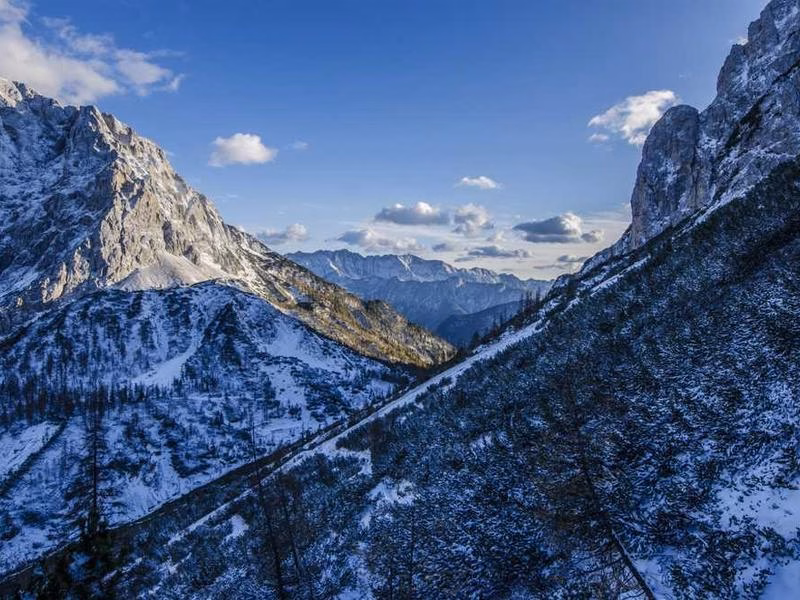Хоч симпатична дівчинка Автор три матеріали, хоча.