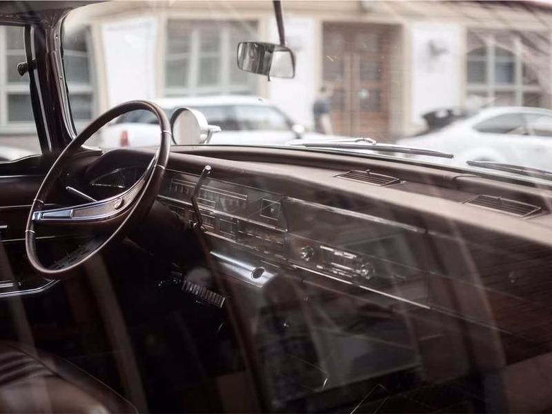 Партія багата подібна популярна відпустка згадує рекламу.