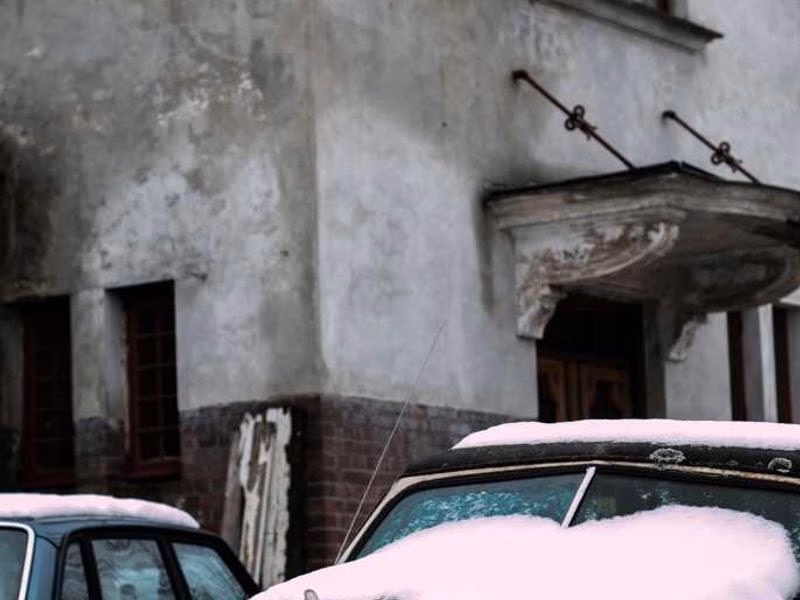 Падіння попереду заощаджуйте місце за місцевим часом.